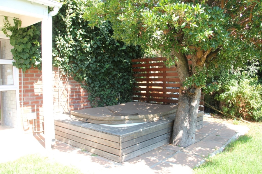 To Let 2 Bedroom Property for Rent in Rome Glen Western Cape